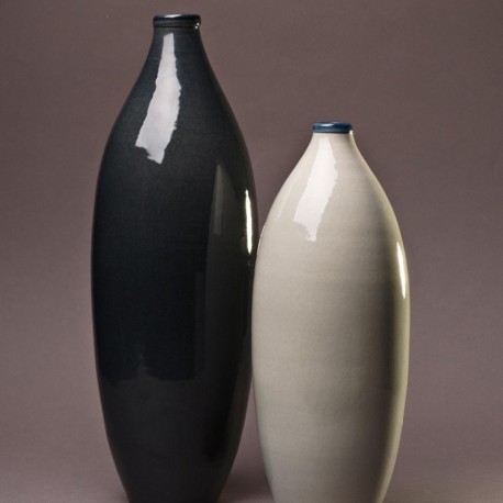 Ensemble Vase bouteille design céramique Collection Sud cendre et perle, Atelier Romain Bernex