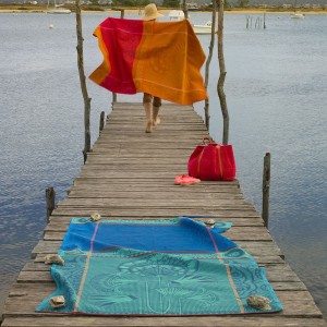 Serviette de plage nid d'abeilles Holi Orchidée, Le Jacquard Français 2