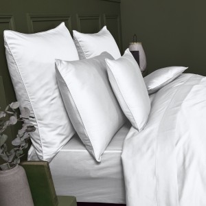 Garnier-Thiébaut -Tissu uni en satin de coton 120 fils/cm² Ava Blanc 2
