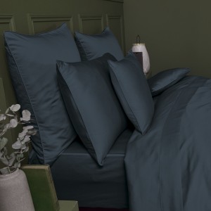 Garnier-Thiébaut - Tissu uni en satin de coton 120 fils/cm² Ava Bleu Nuit 2