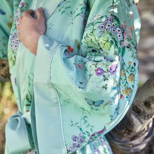 Kimono long imprimé en satin de coton 120 fils/cm² Le Printemps Azur, Garnier-Thiébaut