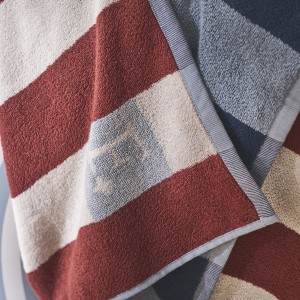 Serviette de plage en jacquard de coton Transat Marin, Essix 2